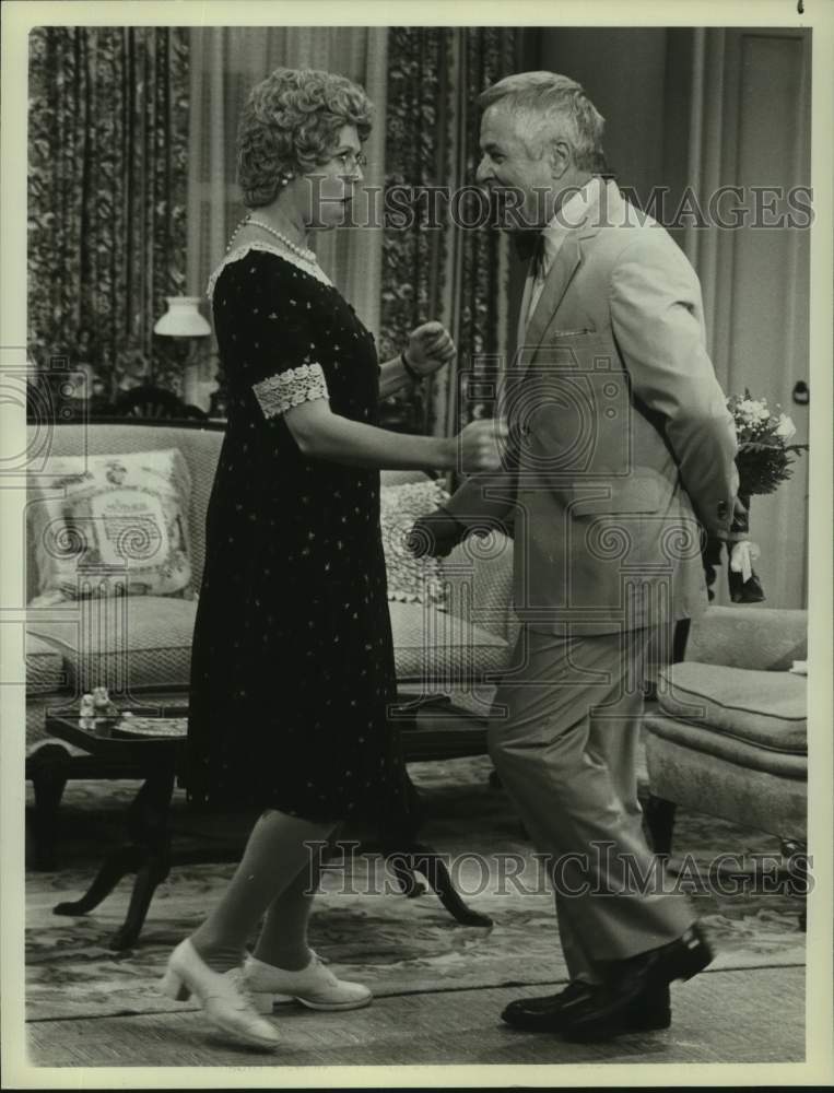 1983 Press Photo Vicki Lawrence &amp; William Windom, &quot;Mama&#39;s Family&quot; - nop45392-Historic Images