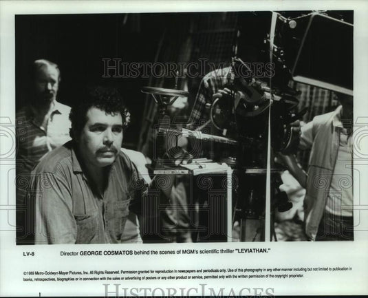 1989 Press Photo Director George Cosmatos on set of "Leviathan" movie-Historic Images