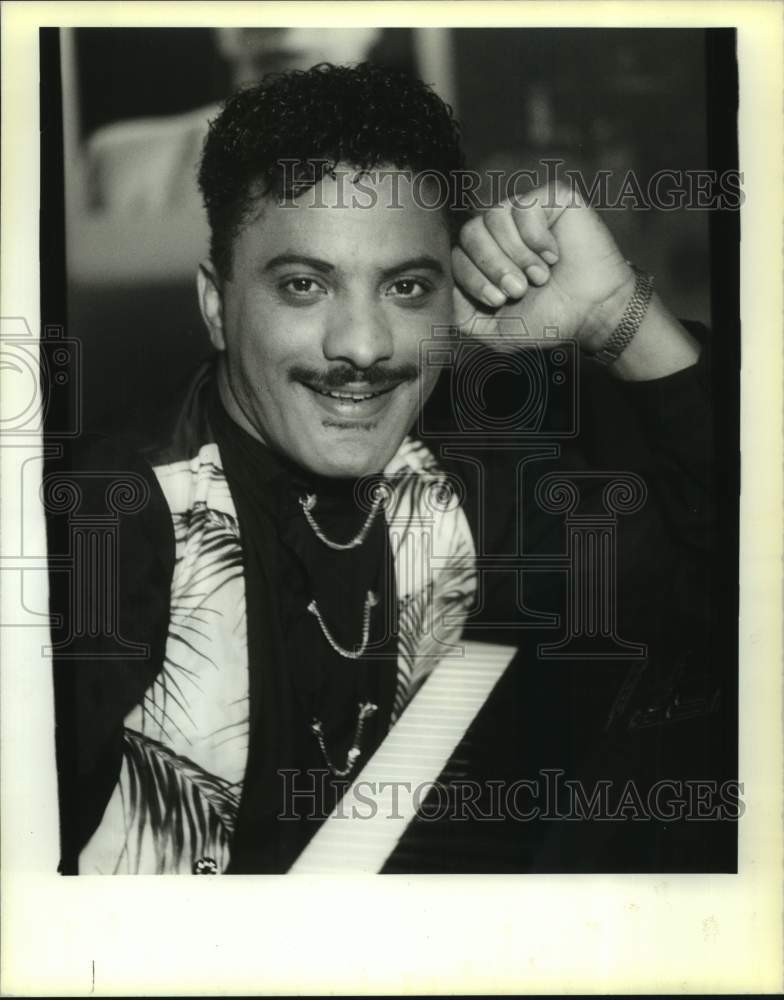 1990 Press Photo Pianist/Vocalist Ronald Jones - nop46588-Historic Images