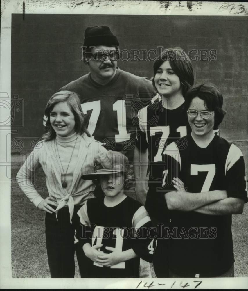 1976 Press Photo Cast of the ABC &quot;&quot;Mighty Moose and the Quarterback Kid&quot;-Historic Images