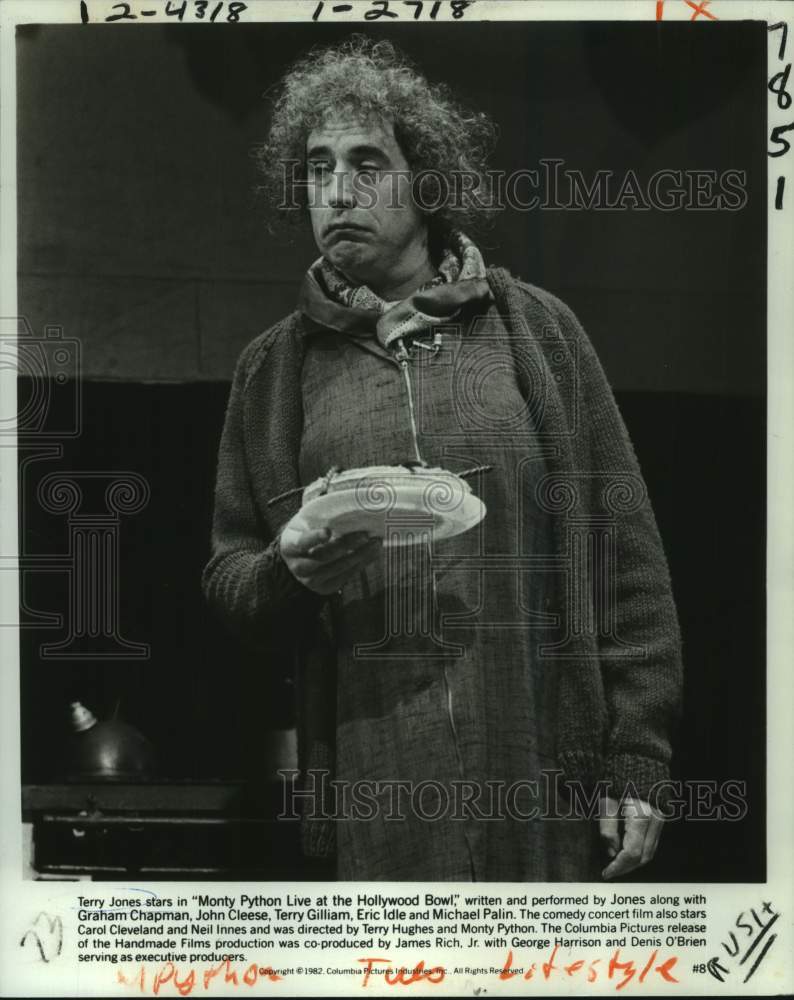 1982 Press Photo Terry Jones stars in &quot;Monty Python Live at the Hollywood Bowl&quot;-Historic Images