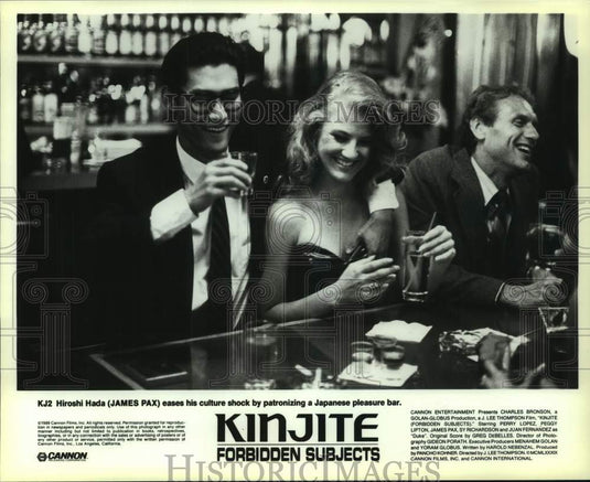 1989 Press Photo James Pax in a Japanese bar in "Kinjite: Forbidden Subjects"-Historic Images