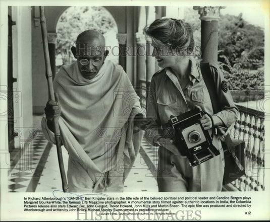 1982 Press Photo Scene from movie "Gandhi" staring Ben Kingsley & Candice Bergen-Historic Images