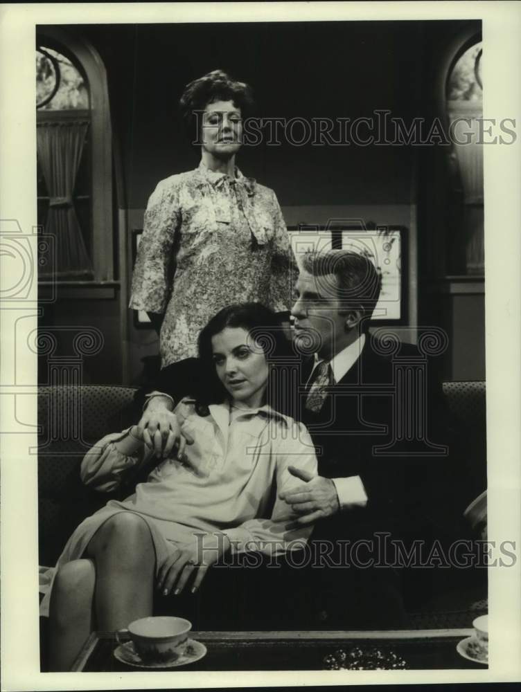 1975 Press Photo Ruth Warrick &amp; cast in &quot;All My Children&quot; - nop48329-Historic Images