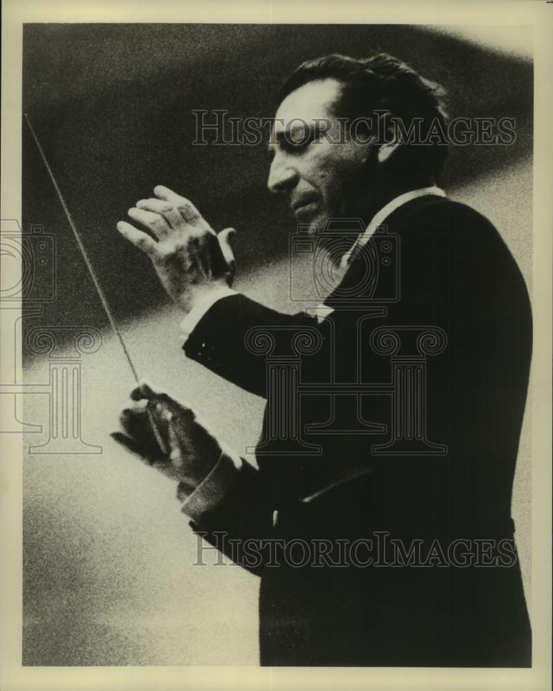 1992 Press Photo Mantovani shown conducting - nop48984-Historic Images