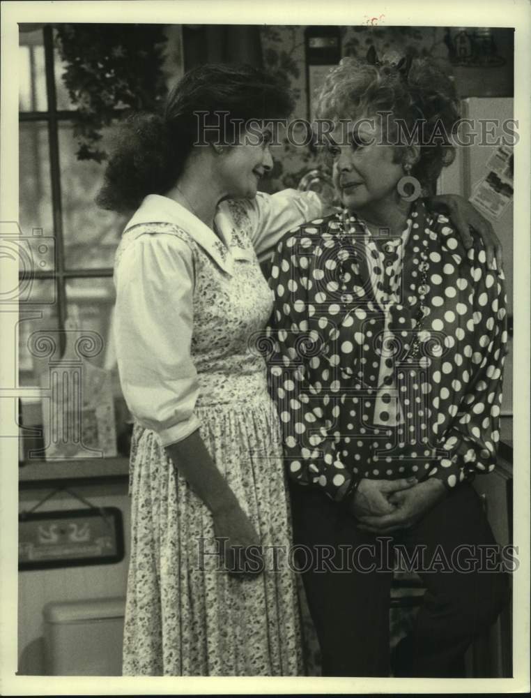 1988 Press Photo Lynn Milgrim &amp; Audrey Meadows in &quot;The Johnsons are Home&quot; on CBS-Historic Images