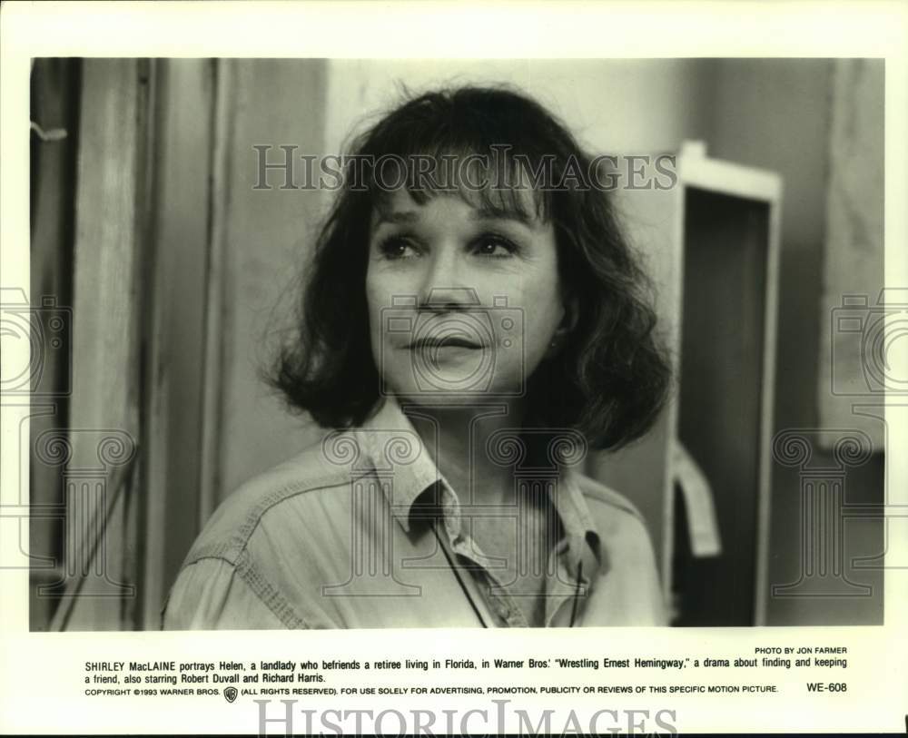 1993 Press Photo Actress Shirley MacLaine in &quot;Wrestling Ernest Hemingway&quot; movie-Historic Images