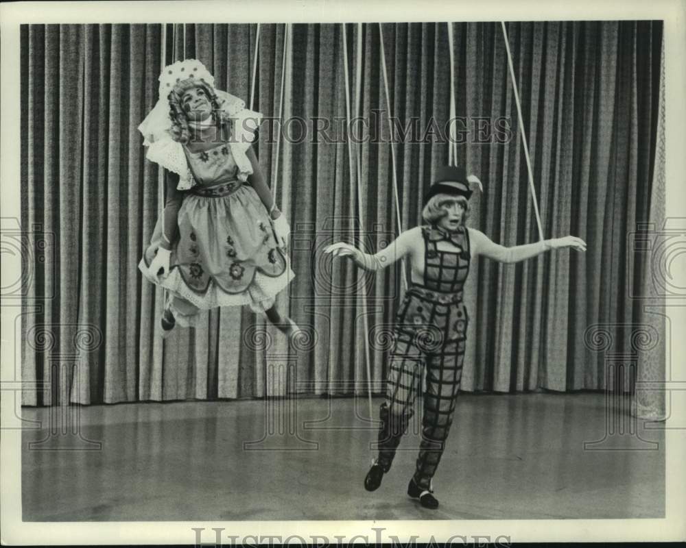 1979 Press Photo Penny Marshall and Cindy Williams in &quot;Laverne &amp; Shirley&quot;-Historic Images