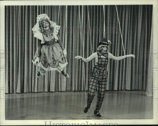 1979 Press Photo Penny Marshall and Cindy Williams in "Laverne & Shirley"-Historic Images