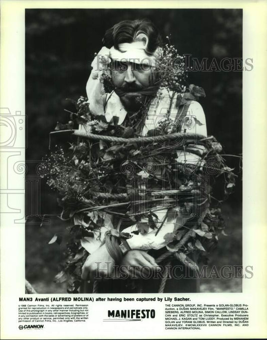 1988 Press Photo Alfred Molina, after being captured, "Manifesto" - nop50441-Historic Images