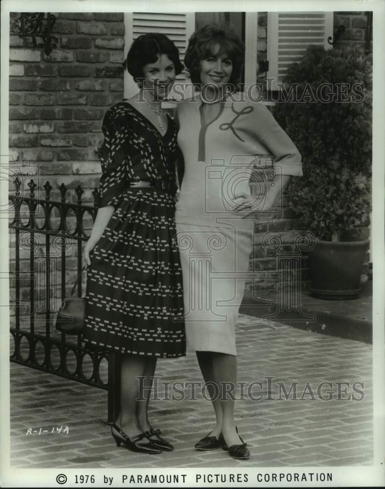 1976 Press Photo Cindy Williams &amp; Penny Marshall, &quot;Laverne and Shirley&quot;-Historic Images