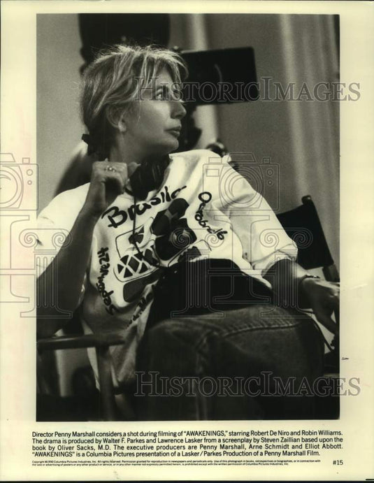 1990 Press Photo Director Penny Marshall on shot during filming of "Awakenings"-Historic Images