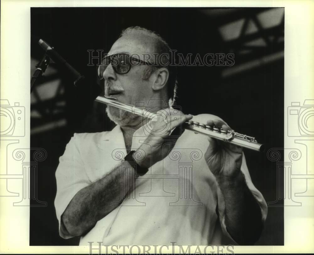 1989 Press Photo Jazz Flutist Herbie Mann, Entertainer - nop51456-Historic Images