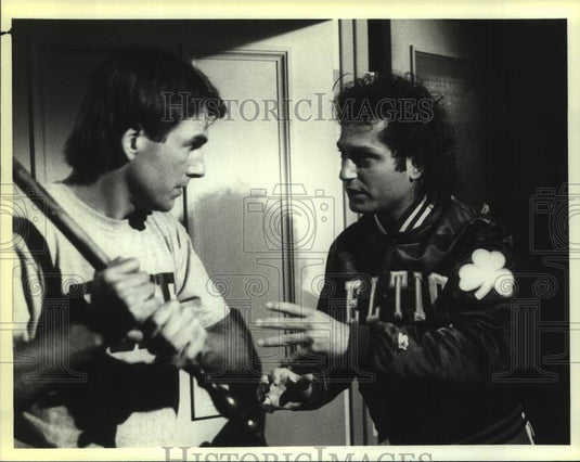 1986 Press Photo Actors Mark Harmon, Howie Mandel in "St. Elsewhere" on NBC-TV-Historic Images