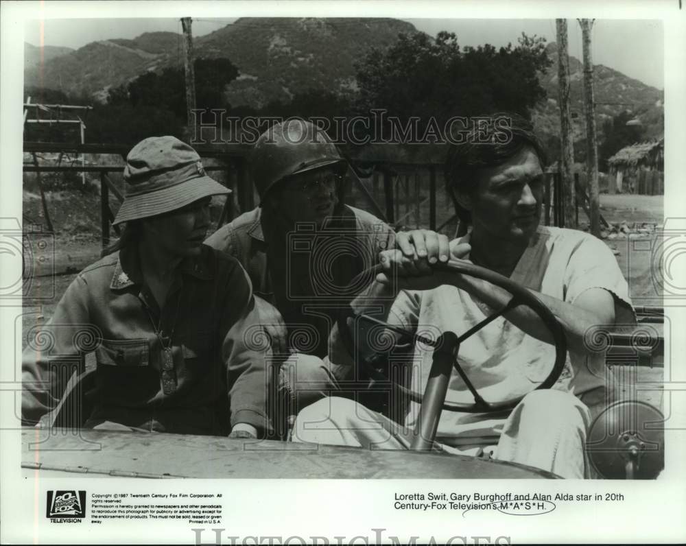 1987 Press Photo Loretta Swit, Gary Burghoff and Alan Alda star in &quot;M*A*S*H&quot;-Historic Images