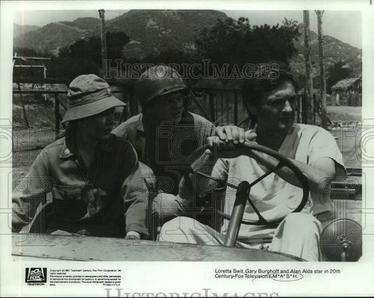 1987 Press Photo Loretta Swit, Gary Burghoff and Alan Alda star in "M*A*S*H"-Historic Images