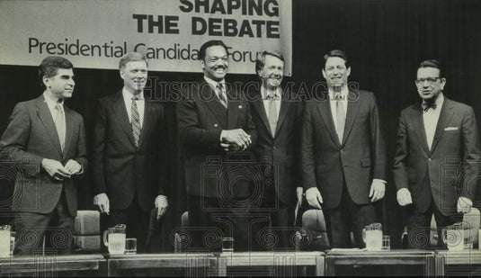 1988 Press Photo Jesse Jackson at Presidential Candidate Forum with guests-Historic Images