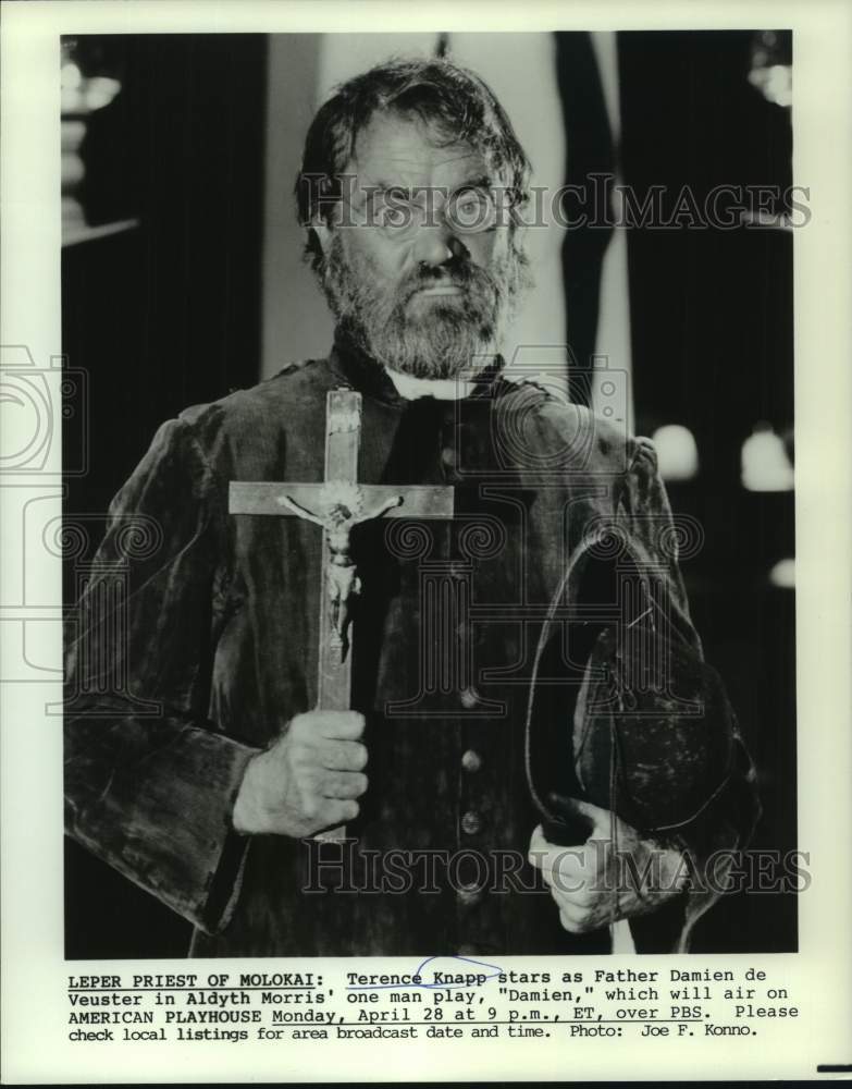 1986 Press Photo Actor Terence Knapp as Father Damien in &quot;Damien&quot; on PBS-TV-Historic Images