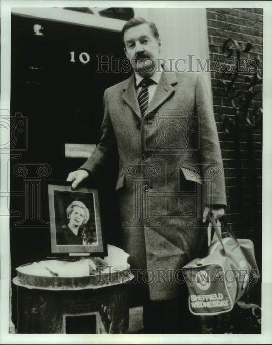 1989 Press Photo Ray McAnally star of "A Very British Coup," arrives at Downing-Historic Images