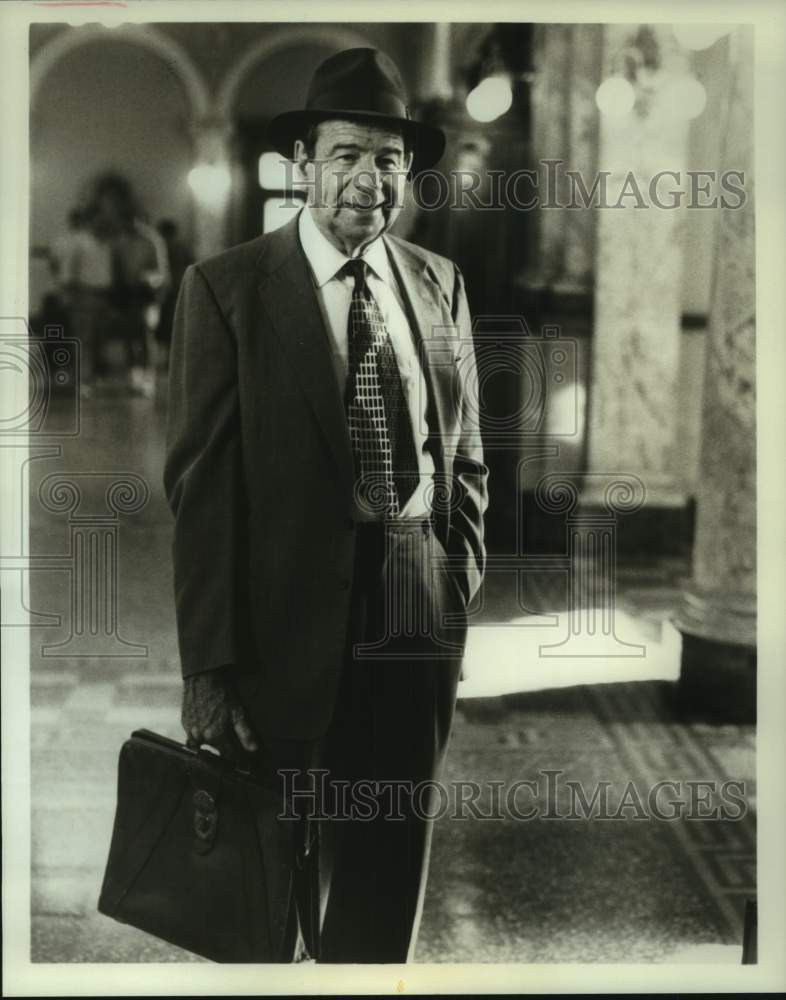 1990 Press Photo Walter Matthau stars in "AT&T Presents The Incident," on CBS-Historic Images