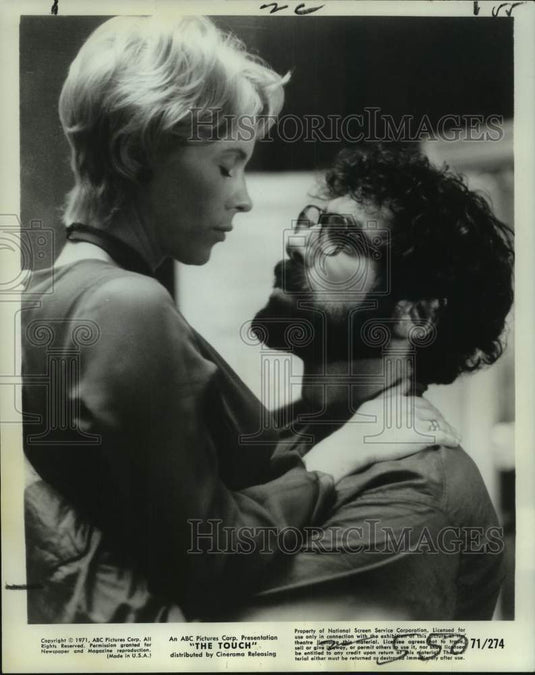 1971 Press Photo Elliot Gould with his "The Touch" co-actor, Bibi Anderson - Historic Images