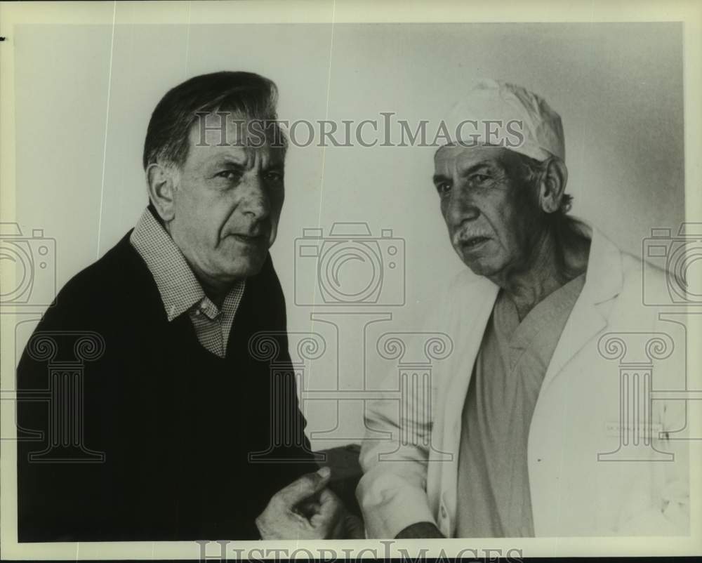 1982 Press Photo Actors Jack Klugman, Jose Ferrer in &quot;Quincy&quot; on NBC Television-Historic Images