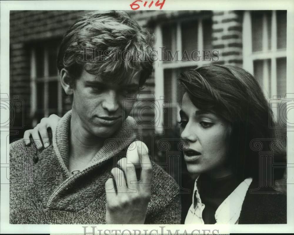 1985 Press Photo James McNichol and Justine Bateman in &quot;First the Egg&quot; on ABC-Historic Images