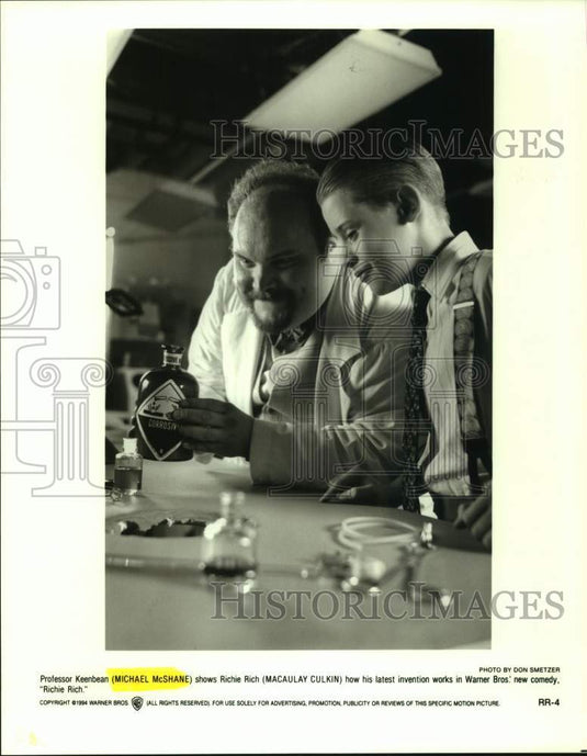 1994 Press Photo Michael McShane & Macaulay Culkin, co-actors in "Richie Rich"-Historic Images