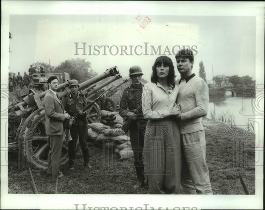 Press Photo David Dukes, Ali McGraw, Jan-Michael Vincent in "Winds of War" - Historic Images