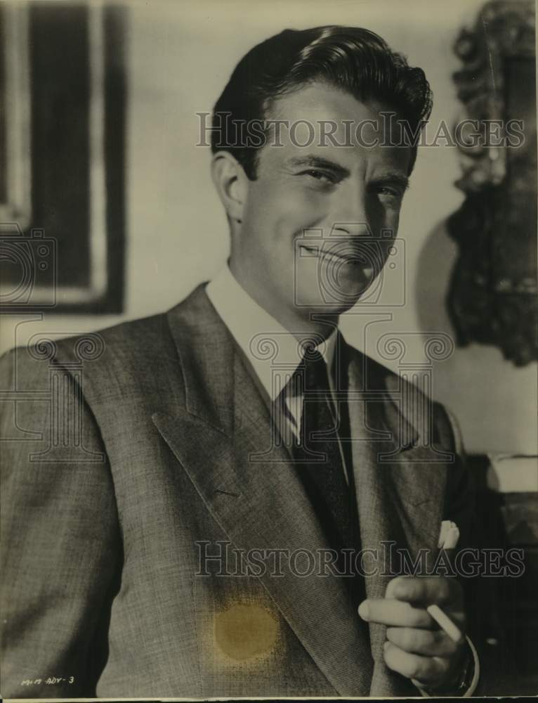 Press Photo William Lundigan as insurance investigator in "Mystery in Mexico" - Historic Images