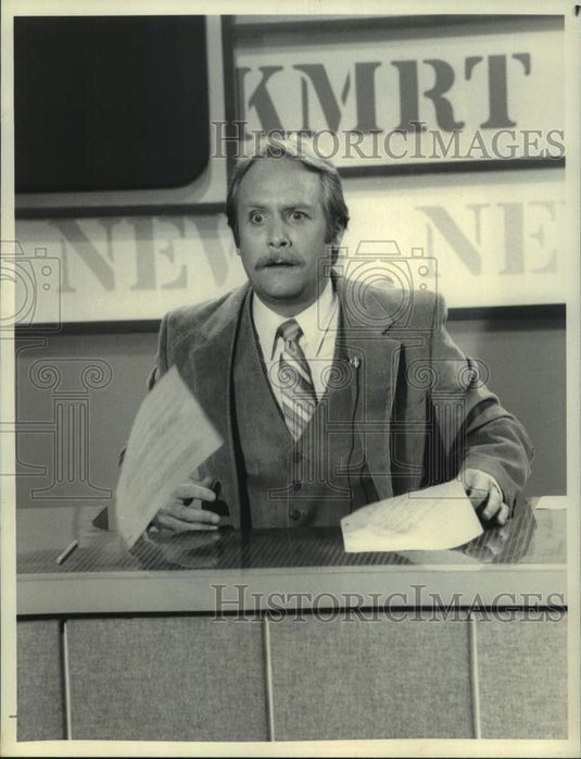 1984 Press Photo Martin Mull stars in comedy series "Domestic Life" - nop56298-Historic Images