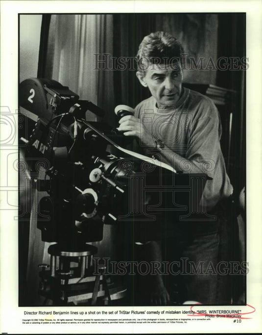 1996 Press Photo Director Richard Benjamin on the set of "Mrs. Winterbourne"-Historic Images
