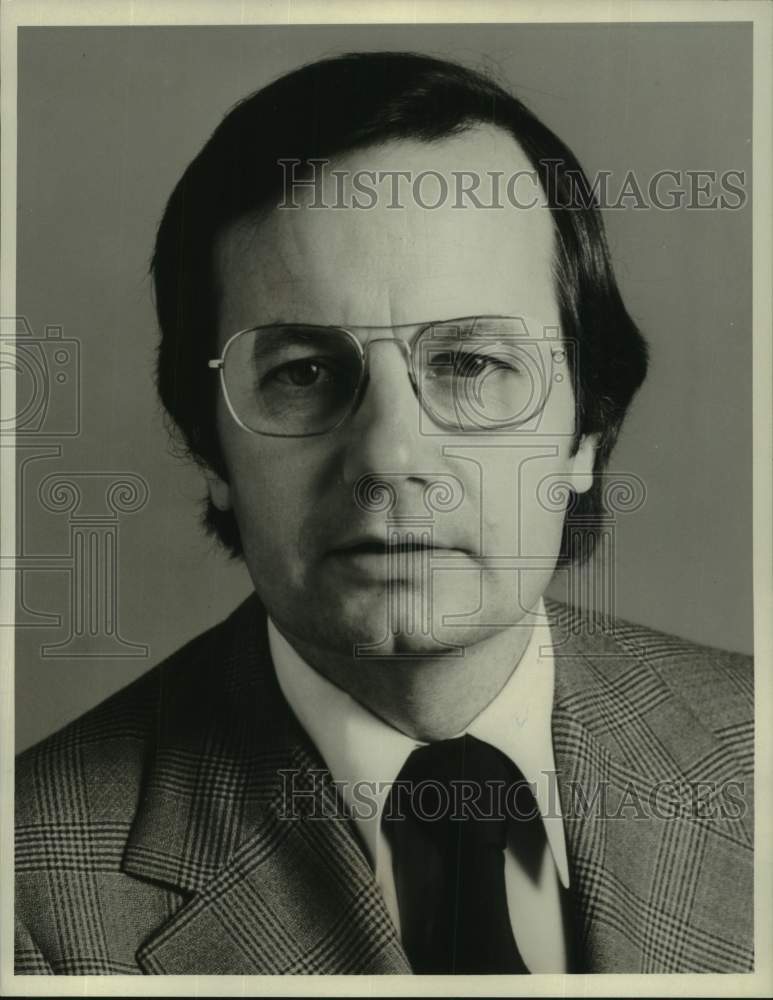 1976 Press Photo CBS News Correspondent Bill Moyers - nop56866-Historic Images