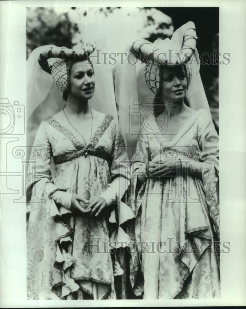 1980 Press Photo Helen Mirren and Angharad Rees star in &quot;As You LIke It.&quot;-Historic Images