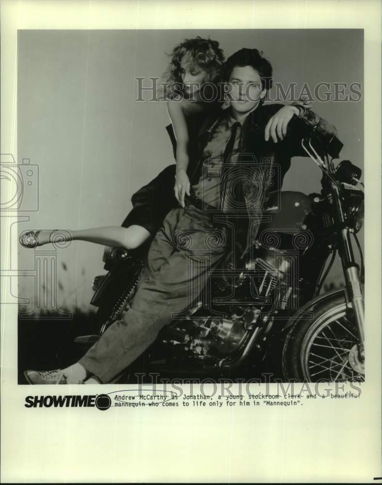 1988 Press Photo Andrew McCarthy as Jonathan in "Mannequin" - nop56952-Historic Images