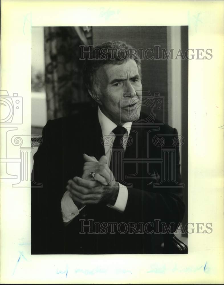 1988 Press Photo Actor Ricardo Montalban interviewed in New Orleans. - nop56987-Historic Images