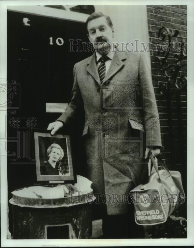 1989 Press Photo Actor Ray McAnally in &quot;A Very British Coup&quot; - nop57965-Historic Images