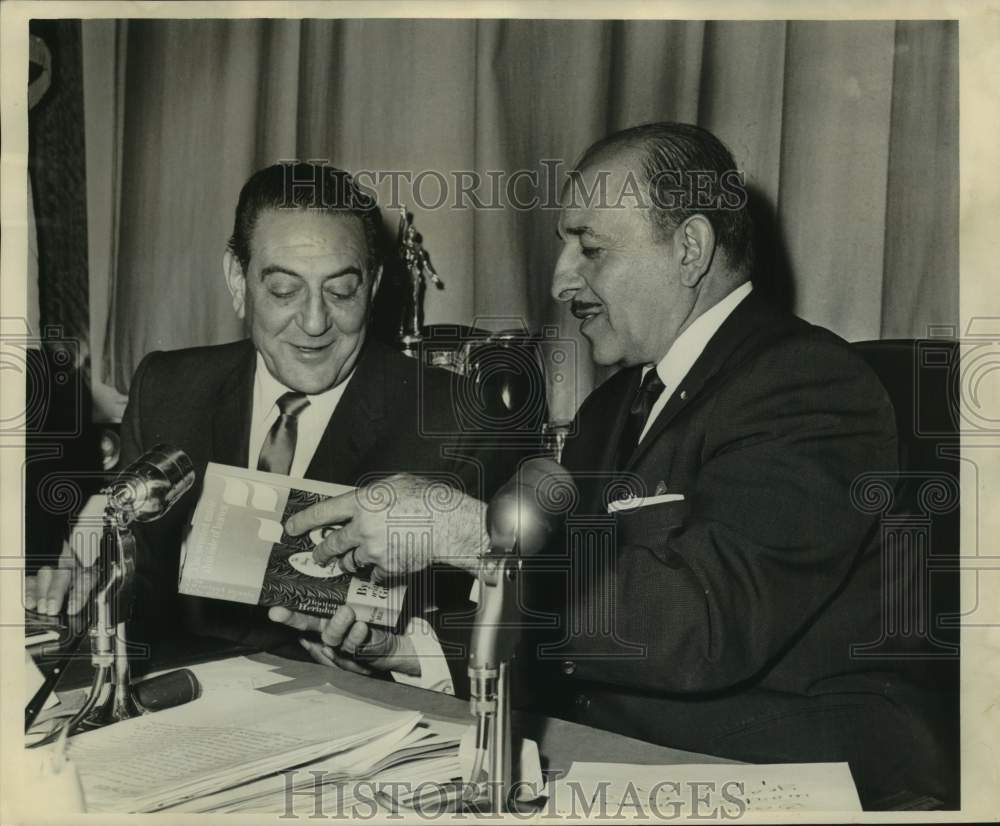 1964 Press Photo Guy Lombardo with the Mayor in his office in City Hall.-Historic Images