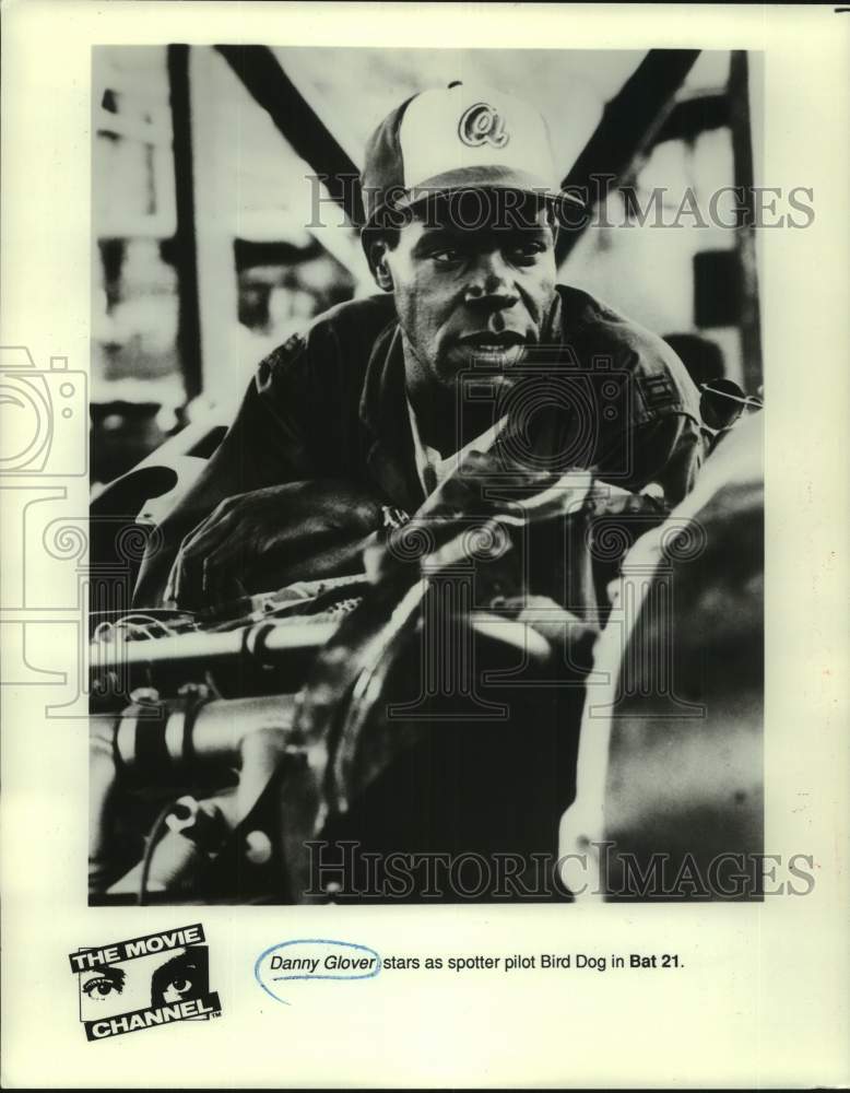 1989 Press Photo Actor Danny Glover stars as spotter pilot Bird Dog in &quot;Bat 21&quot;-Historic Images