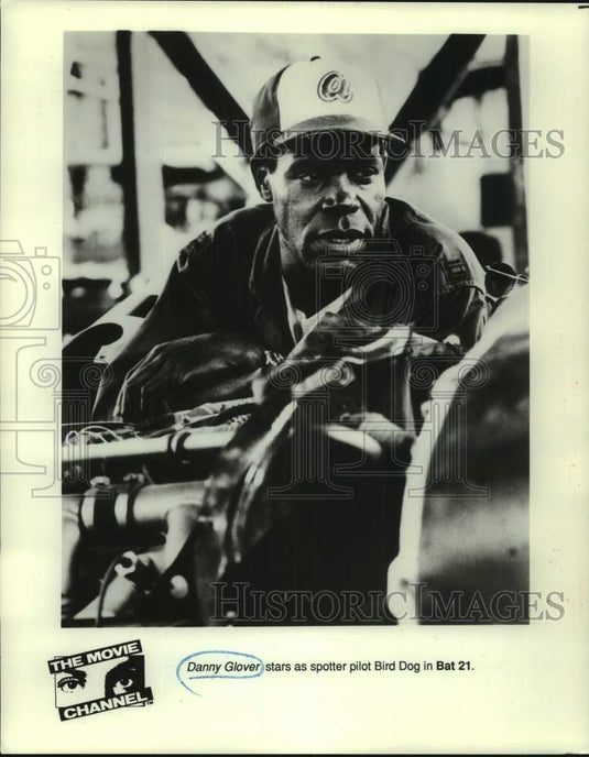 1989 Press Photo Actor Danny Glover stars as spotter pilot Bird Dog in "Bat 21"-Historic Images