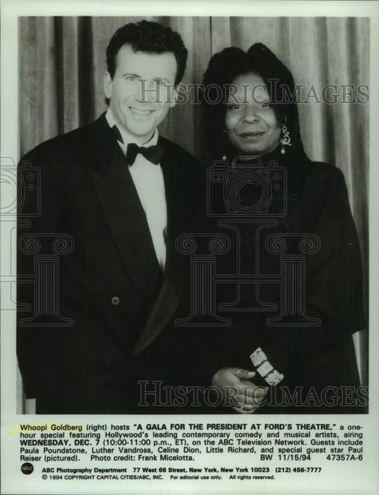 1994 Host Whoopi Goldberg with guest star Paul Reiser - Historic Images