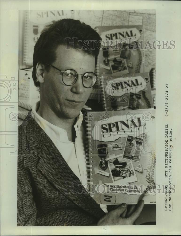 1988 Press Photo Sam Maddox with is resource guide. - nop58715-Historic Images