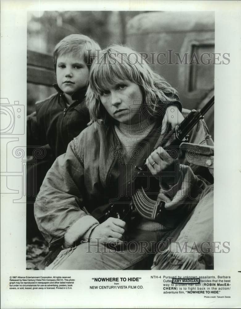 1987 Press Photo Amy Madigan &amp; Robin MacEachern in &quot;Nowhere To Hide&quot;-Historic Images