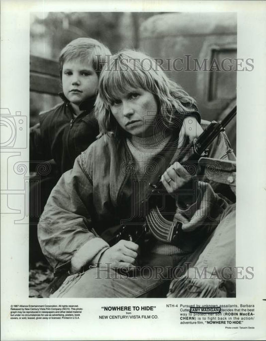 1987 Press Photo Amy Madigan & Robin MacEachern in "Nowhere To Hide"-Historic Images