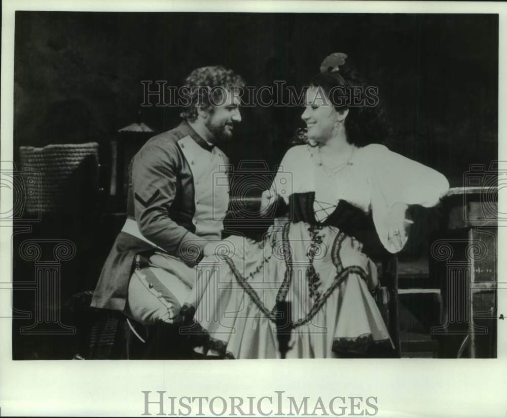 1980 Press Photo Elena Obraztsova &amp; Placido Domingo in &quot;Carmen&quot; opera-Historic Images