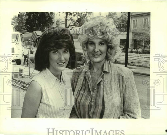 1982 Press Photo Annette O'Toole and Tammy Wynette in CBS' "Stand By Your Man"-Historic Images