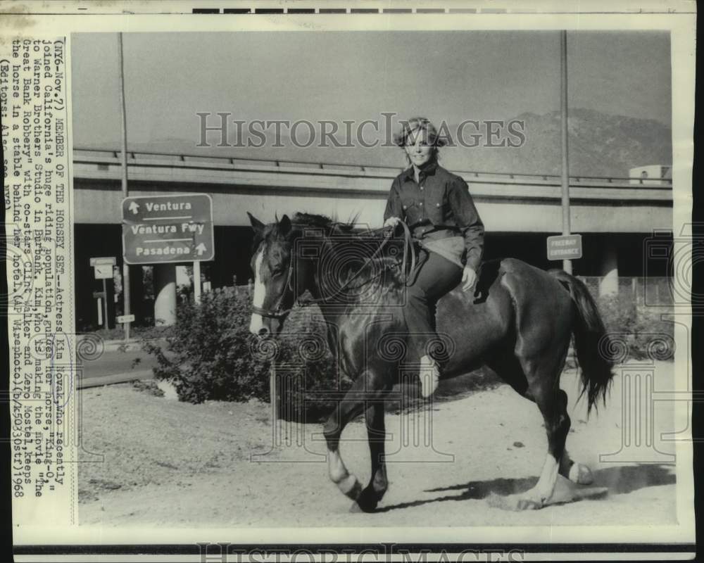 1968 Press Photo Actress Kim Novak riding a horse, Burbank - nop59508-Historic Images