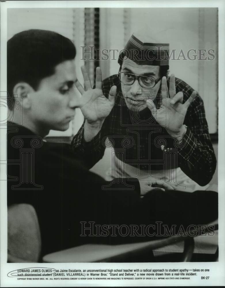 1988 Press Photo Actor Edward James Olmos, co-star in "Stand and Deliver" movie - Historic Images