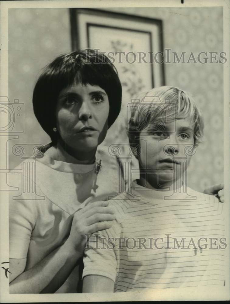 1970 Press Photo Margaret O&#39;Brien stars in NBC-TV&#39;s &quot;Adam-12.&quot; - nop59738-Historic Images