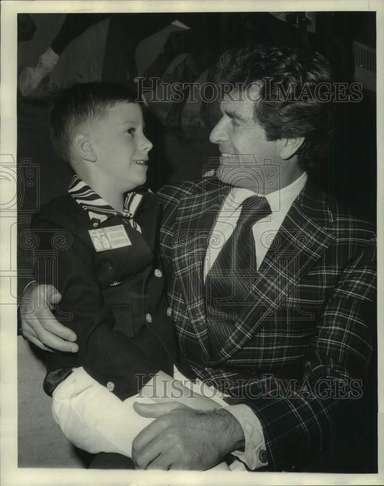 1974 Press Photo Richard Lenon, Cystic Fibrosis Poster Child, Actor Hugh O&#39;Brien-Historic Images